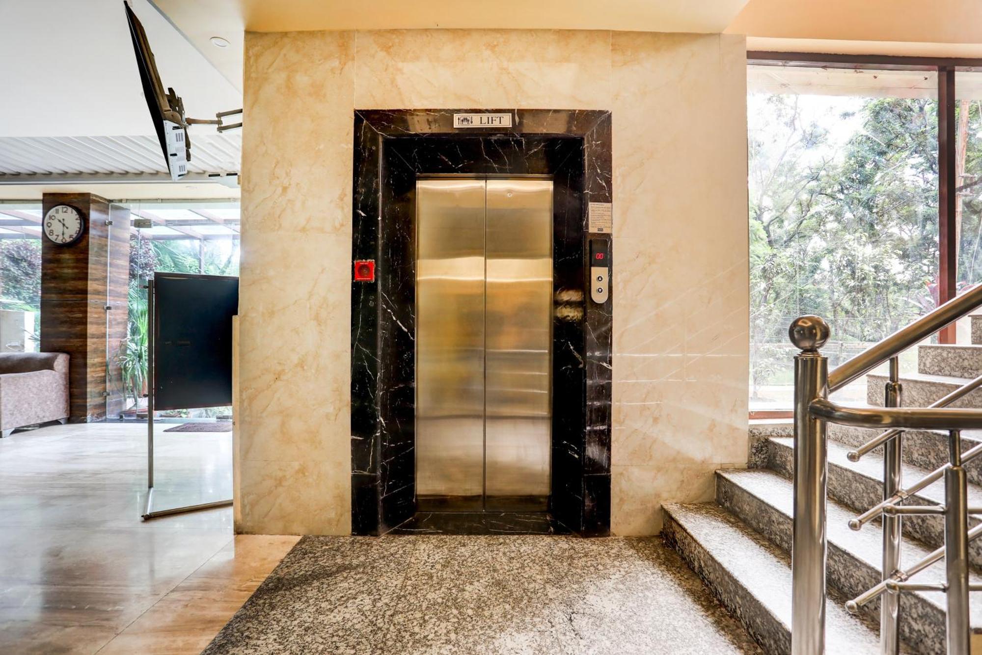 Super Townhouse Oak Pacify Hills Hotel Rajpur Exterior photo