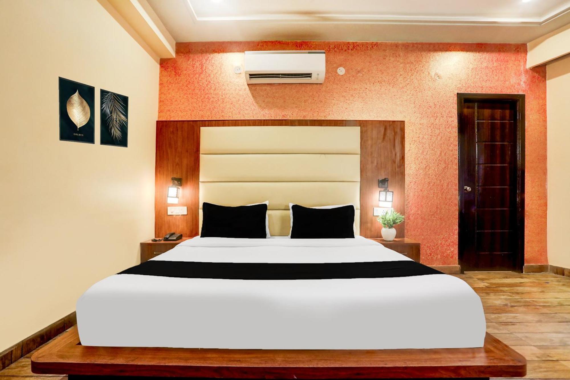 Super Townhouse Oak Pacify Hills Hotel Rajpur Exterior photo