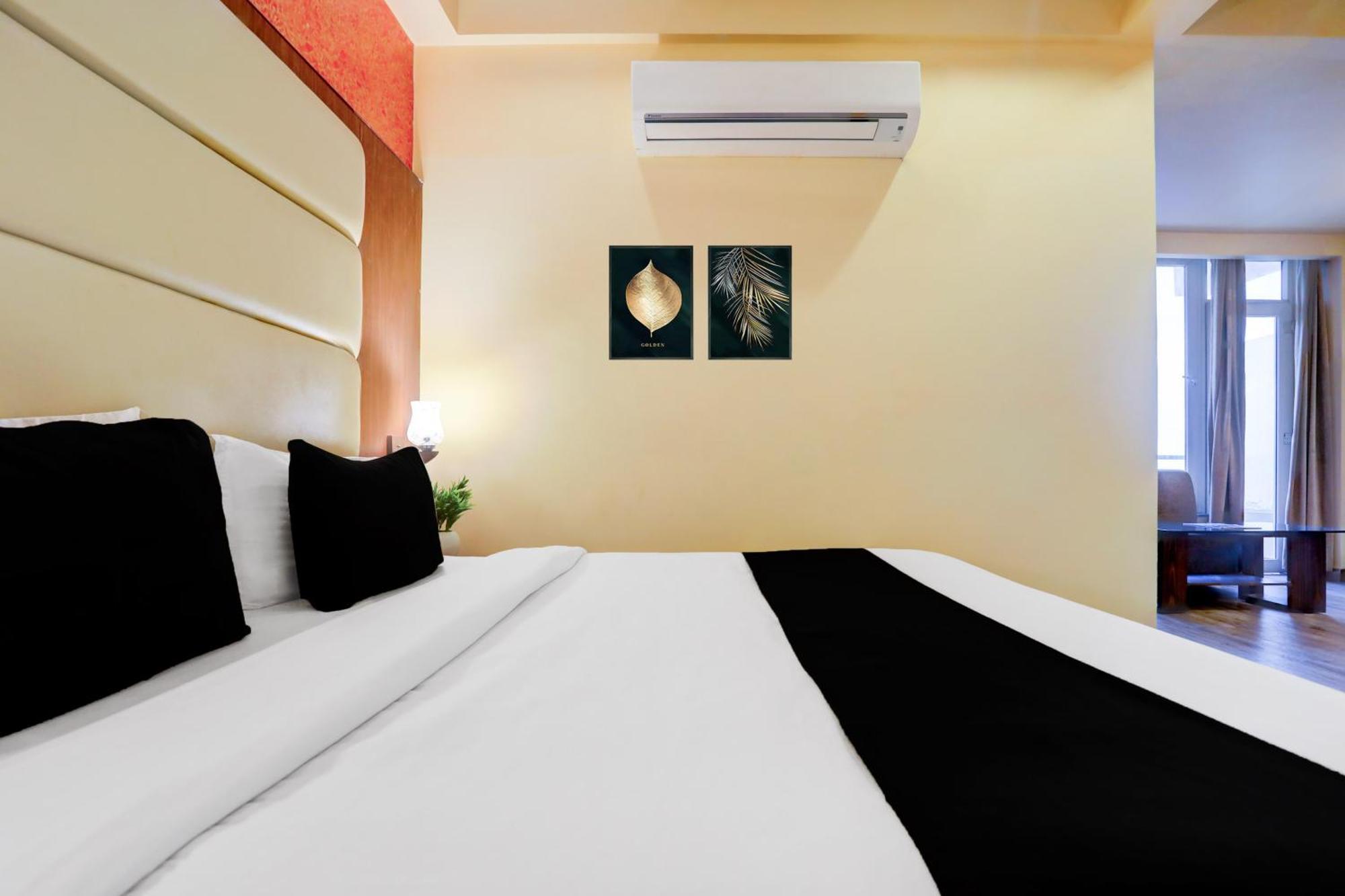 Super Townhouse Oak Pacify Hills Hotel Rajpur Exterior photo