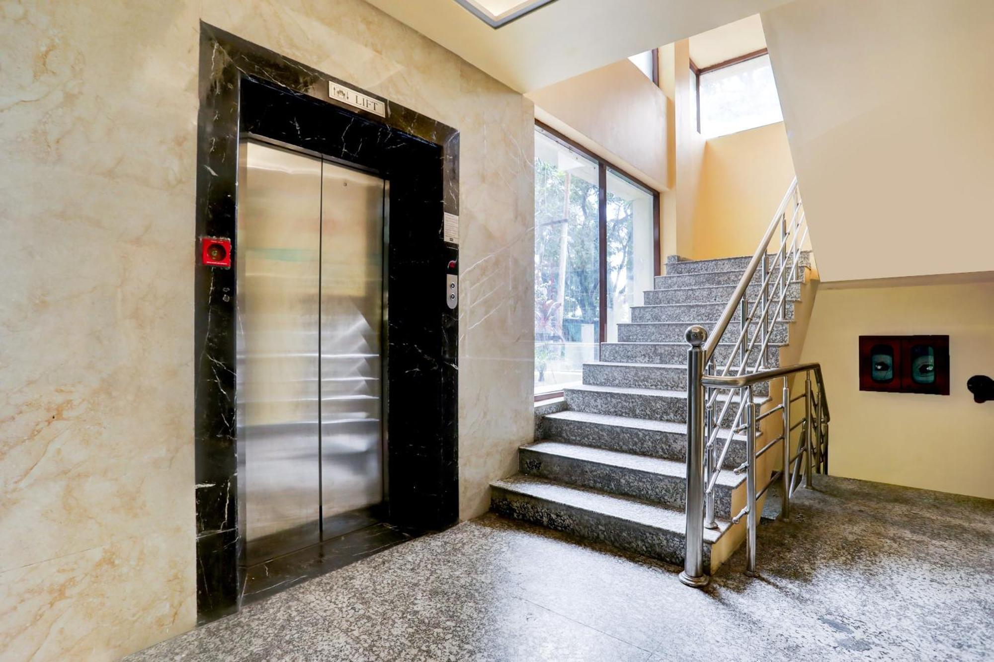 Super Townhouse Oak Pacify Hills Hotel Rajpur Exterior photo