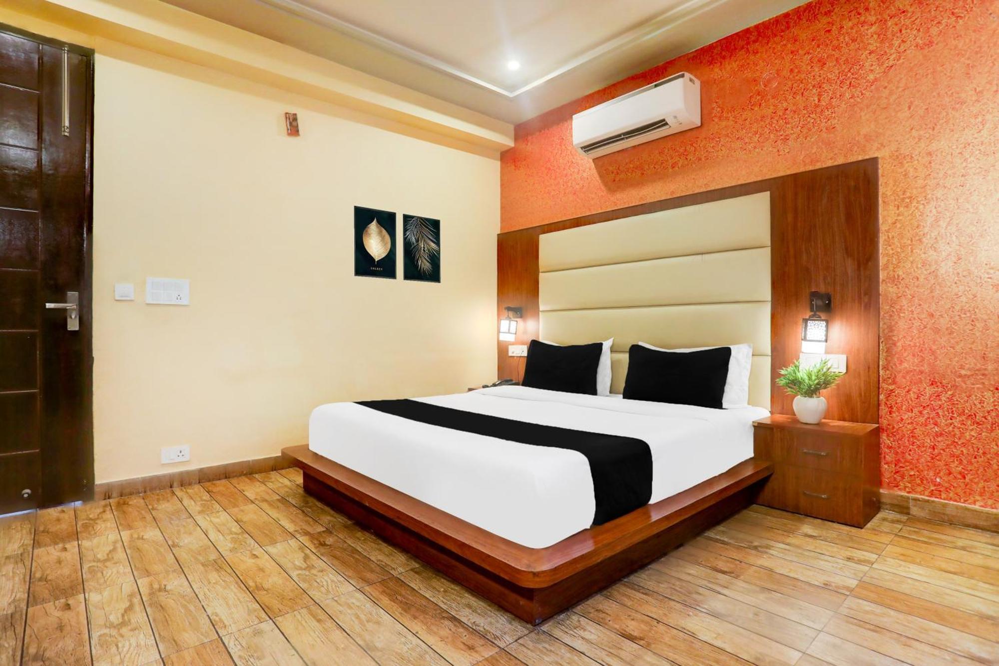 Super Townhouse Oak Pacify Hills Hotel Rajpur Exterior photo