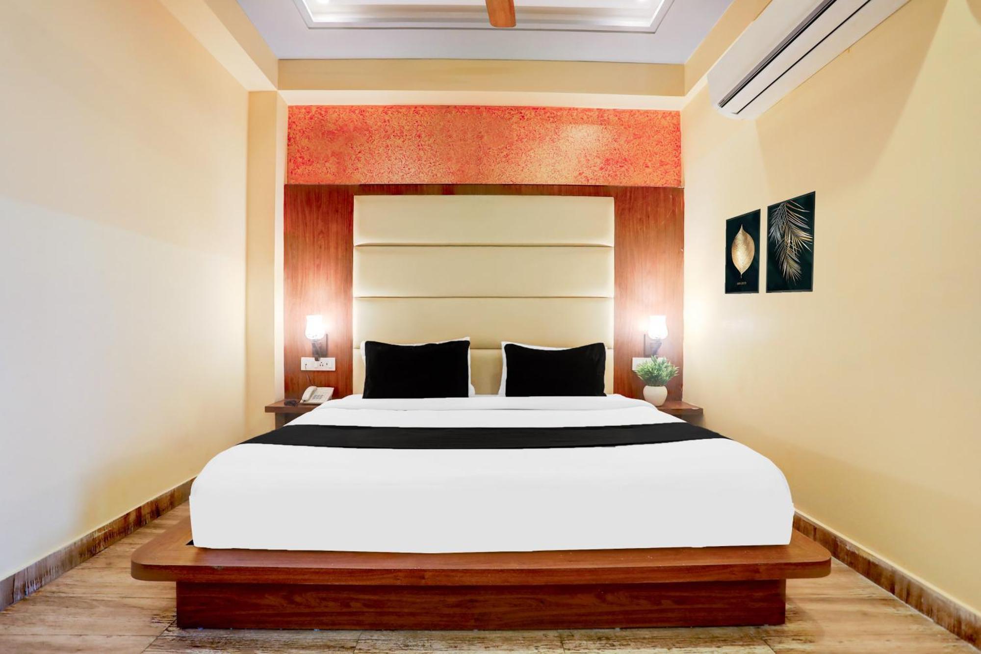 Super Townhouse Oak Pacify Hills Hotel Rajpur Exterior photo