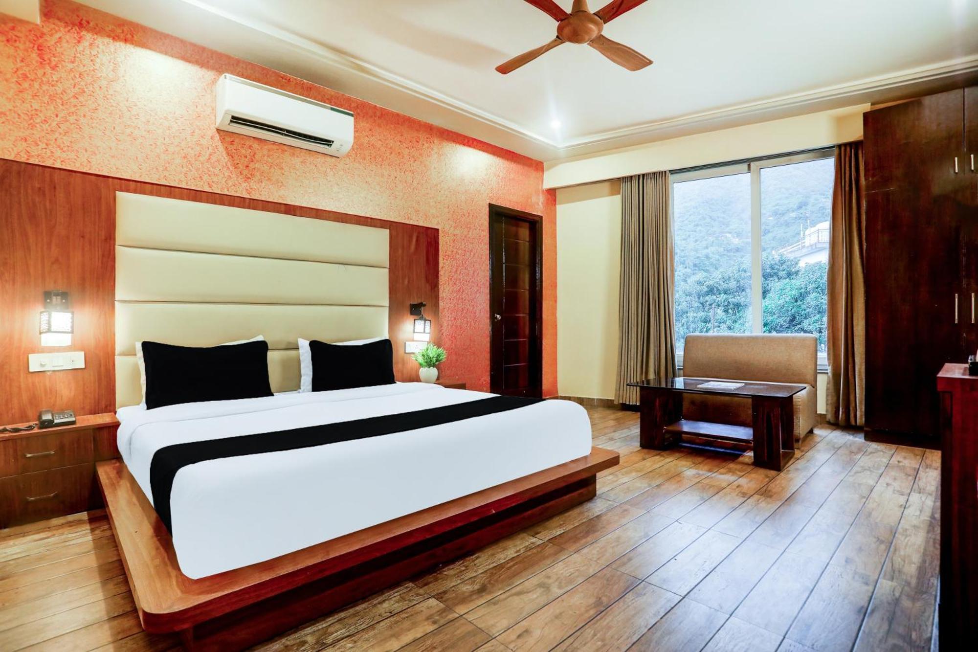 Super Townhouse Oak Pacify Hills Hotel Rajpur Exterior photo