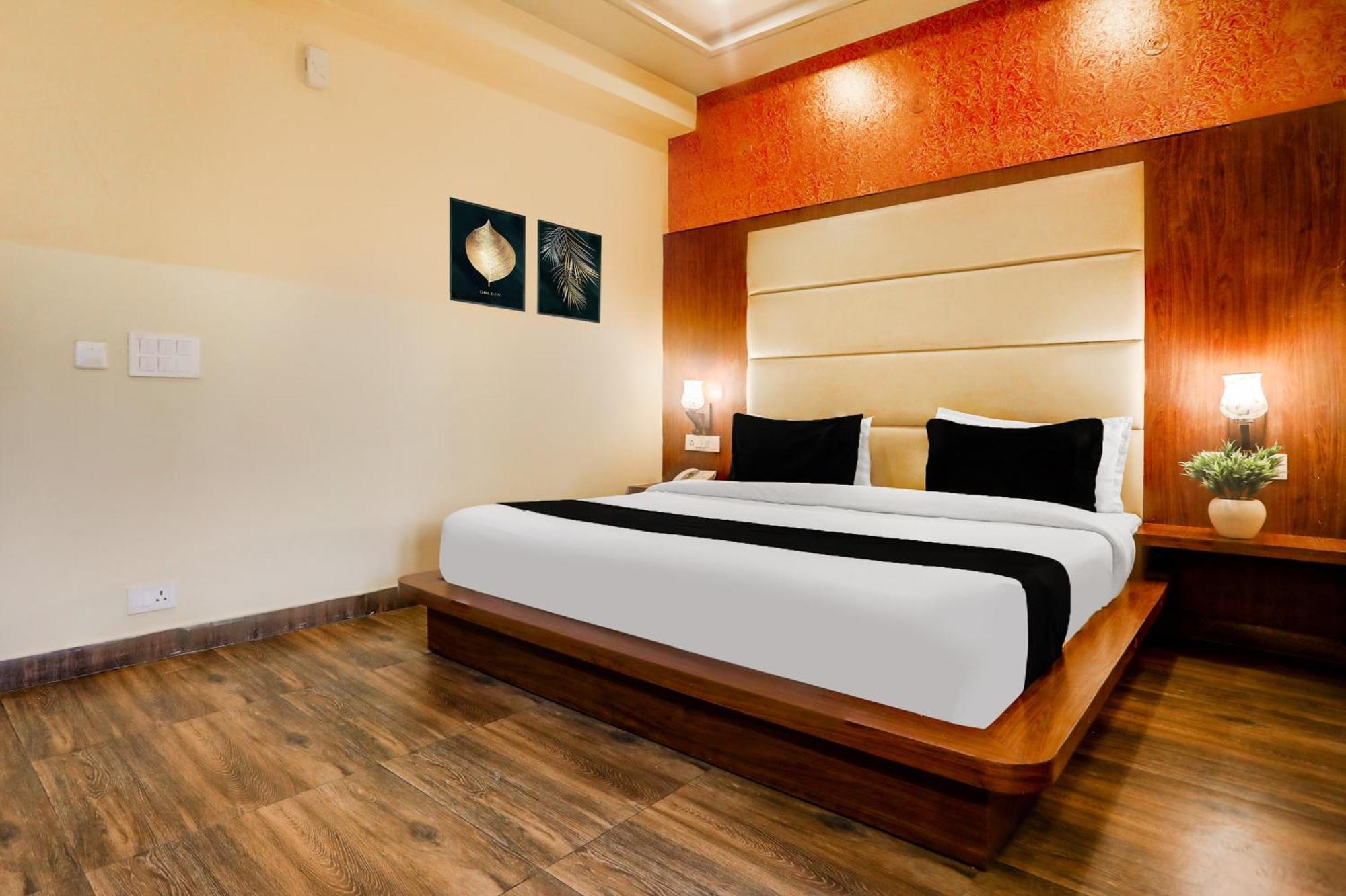 Super Townhouse Oak Pacify Hills Hotel Rajpur Exterior photo