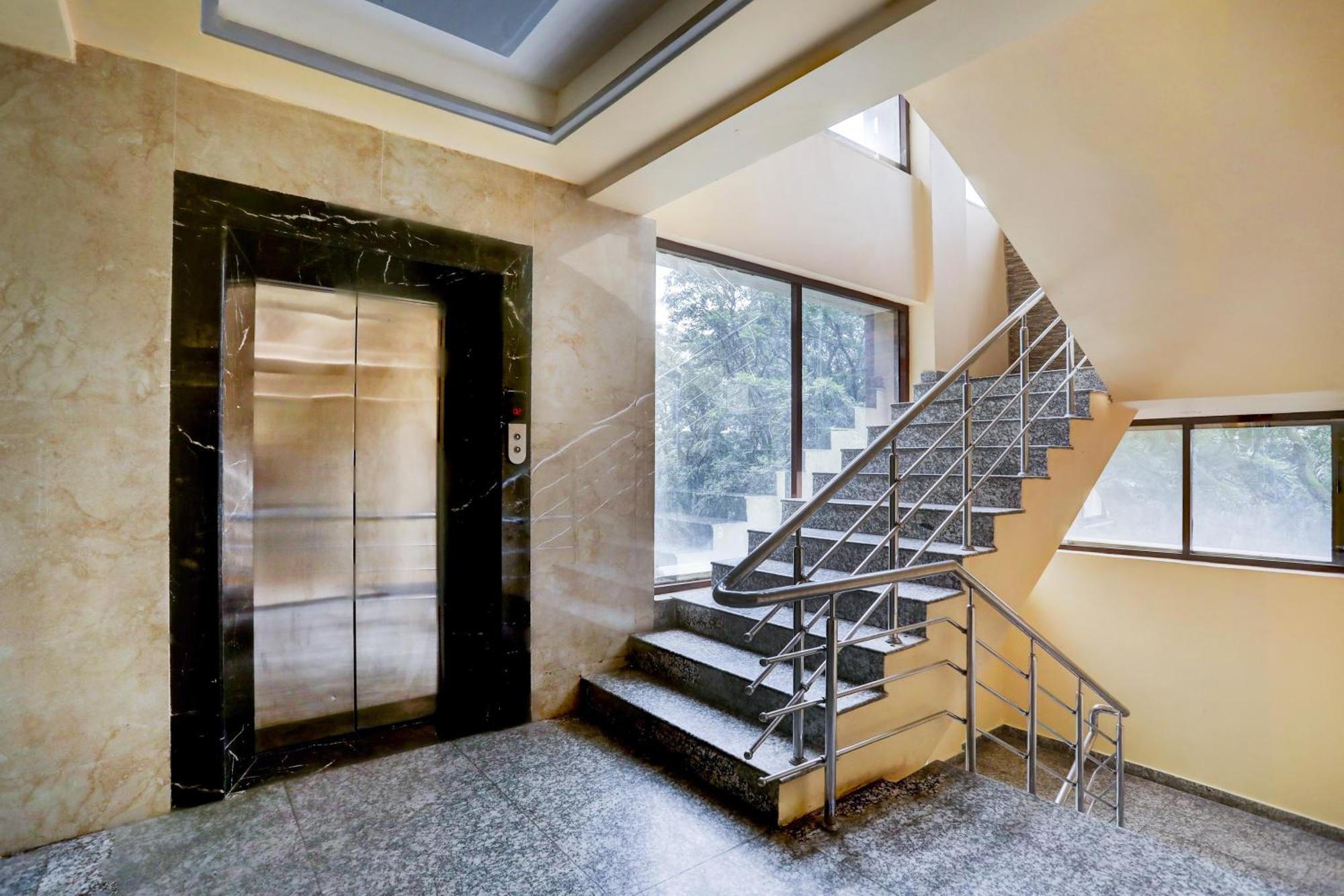 Super Townhouse Oak Pacify Hills Hotel Rajpur Exterior photo